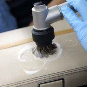 Щетка для чистки кожи