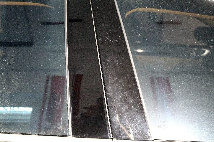 Полировка стоек автомобиля