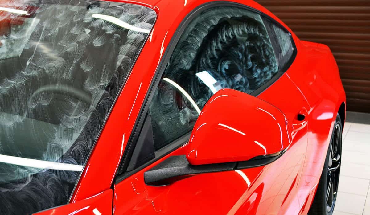 Нанесение антидождя