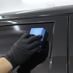 Нанесение антидождя