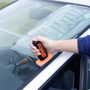 Нанесение антидождя