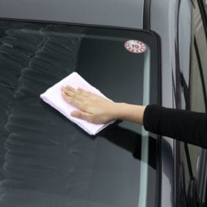 Нанесение антидождя