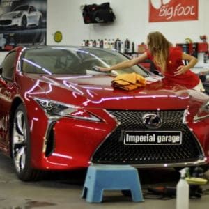 Нанесение антидождя