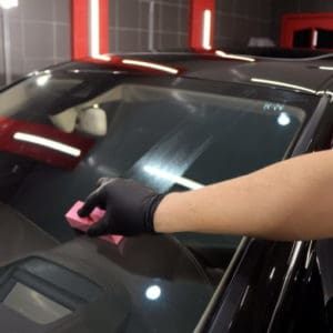 Нанесение антидождя