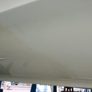 Очистка корпуса катера мягким воском