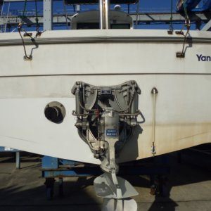 Очистка корпуса катера мягким воском