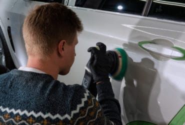 полировка двери автомобиля