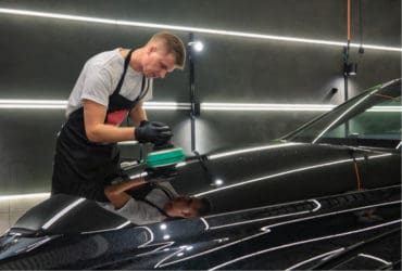 полировка крышки капота авто