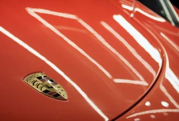 логотип Порш на кузове