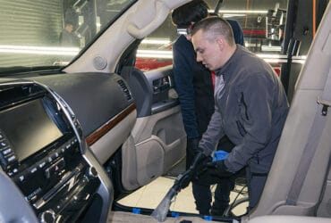 пылесос в салоне