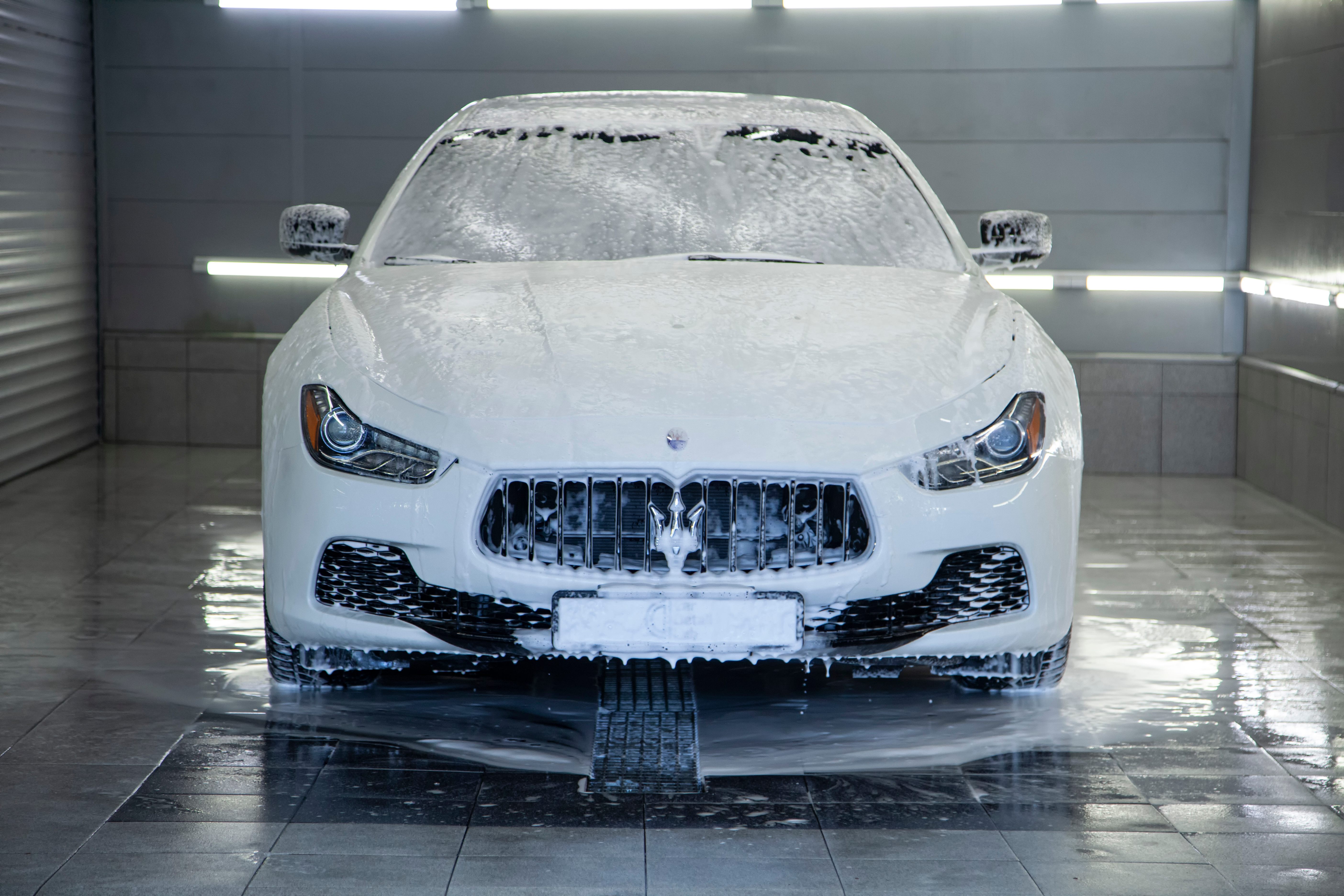 Автомобиль в пене