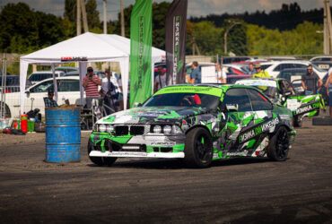 Авто на соревнованиях по дрифтингу