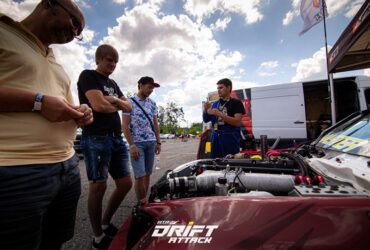 Болельщики на гонках RTR возле авто