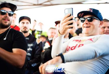 Эмоции болельщика на автомобильных гонках