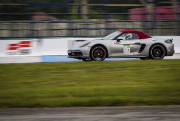 Пилот на гоночной трассе