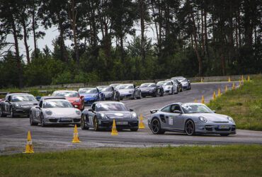 Гоночные автомобили на автодроме Чайка