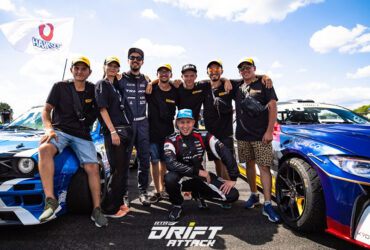 Групповое фото гонщиков на автодроме Чайка