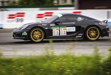 Гонка на автодроме