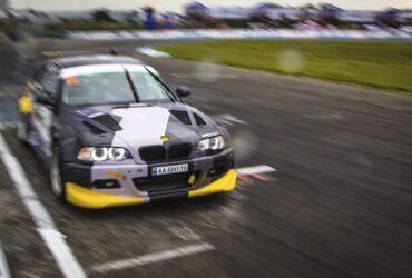 BMW на гоночной трассе