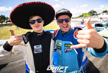 Парное фото гонщиков на киевском автодроме