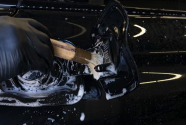 чистка труднодоступных мест автомобиля