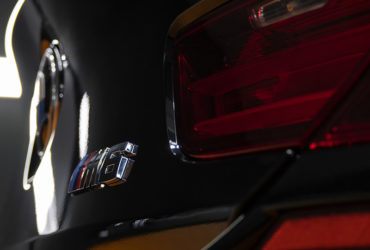 фара и значок BMW