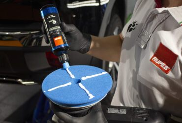 загрузка синего круга полировальной пастой