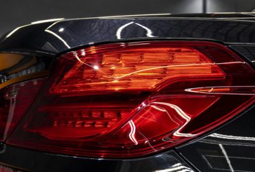 результат детейлинга задних фар BMW