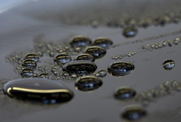 капли на авто крупным планом после нанесения гидрофоба