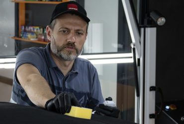 нанесение защитного покрытия на тканевую крышу автомобиля