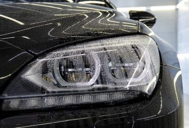 капли воды на фаре авто