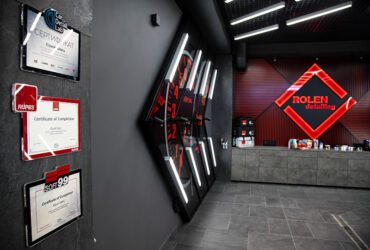 интерьер автоцентра rolen