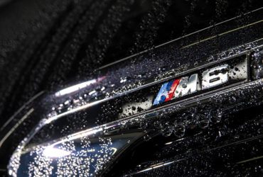 демонстрация гидрофобных свойств кузова после детейлинга