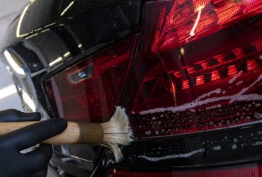 чистка фар автомобиля BMW