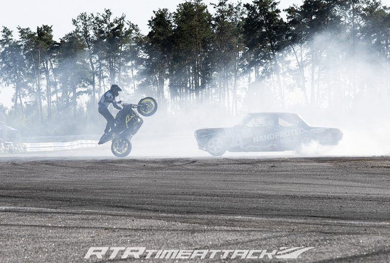 мотоциклист на гонках тайматак