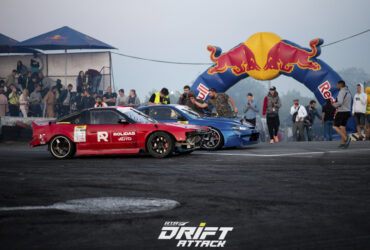 парад гоночных автомобилей