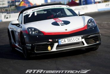 автомобиль на гоночной трассе тайматак