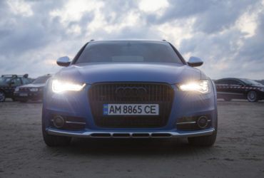 крупный план автомобиля audi