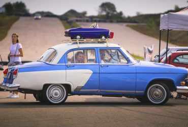 раритетный автомобиль на гонках в Одессе