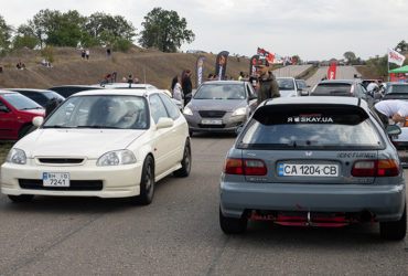 парад участников гонок на 6-м километре