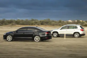 дрифтинг автомобилей на песке