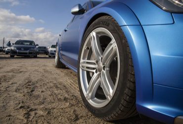 автомобильные диски крупным планом