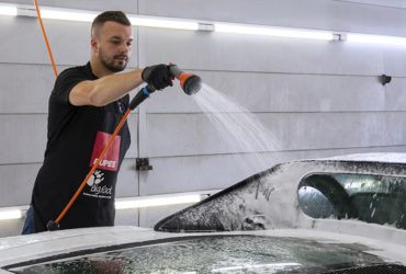 мойка машины активной пеной