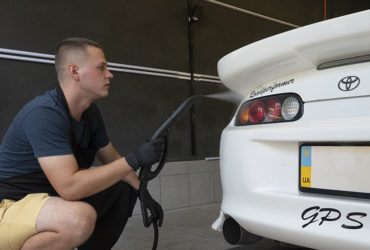 мойка ferrari в школе детейлинга