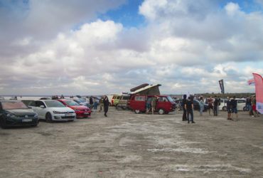 общий план автомобилей на фестивале VAG