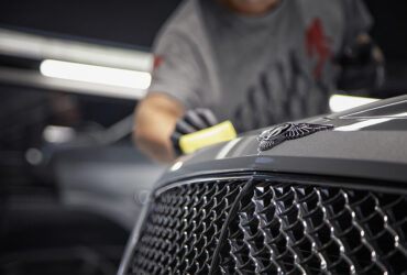 нанесение защиты на капот Bentley Bentayga