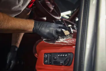 чистка автомобильного салона вручную