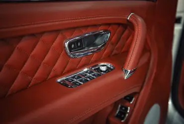 кожа в салоне Bentley Bentayga после детейлинга