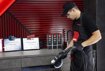 Юрий на рабочем месте в автоцентре ROLEN