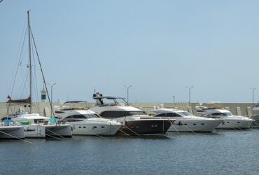 яхты в порту